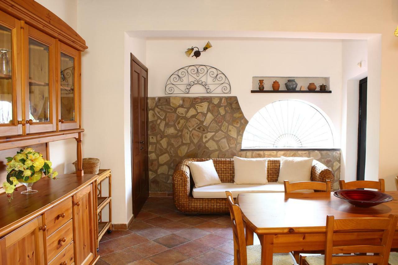 קאריני Villa Porto Rais מראה חיצוני תמונה